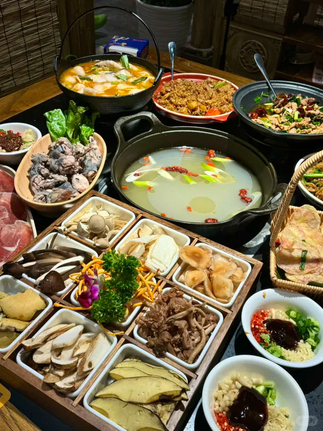 Lẩu Nấm Côn Minh